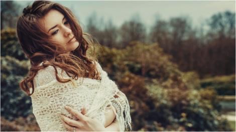 以為是「冰山美人」太高冷！3星座女其實「只是太靦腆」