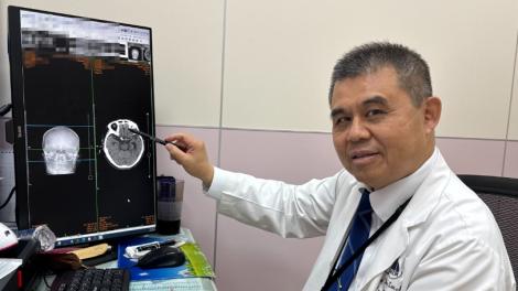 9旬翁牽機車跌倒「頭撕裂腦出血」　醫籲注意居家安全