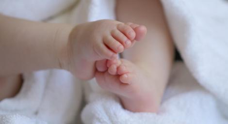 婆婆顧女兒1天　夫妻回家見2慘況氣炸：要瘋掉了