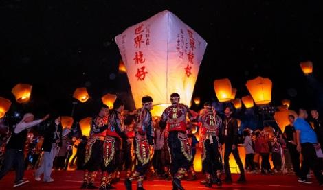 平溪天燈節壓軸登場！　雙龍翱翔十分慶元宵