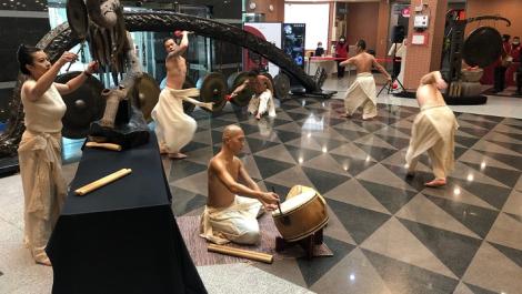 九米巨型銅鑼首展出！ 「銅鑼工藝大師」吳宗霖新春特展新莊文藝中心開幕