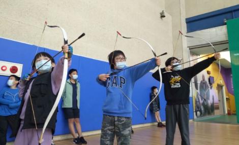 「一箭穿心」兒童傳統射箭冬令營　帶孩子培養專注力