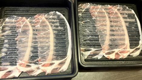 火鍋吃到飽點里肌肉片　肉盤一上「傻眼了」：直接看到底盤