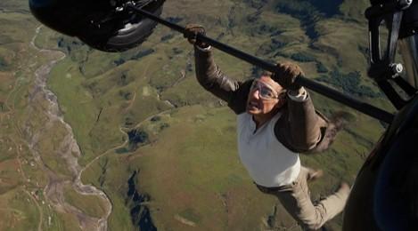 湯姆克魯斯為拍戲指關節負傷 稱：這場戲幾乎讓我的背斷了