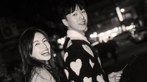 袁艾菲遭襲胸！　噁狼突伸手偷襲...若無其事喊：抱歉