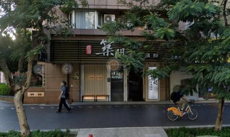 在築間火鍋「吃到蟑螂」店家僅優惠80元　全網罵爆