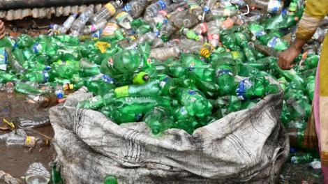 老爸超有錢！私下卻喜歡「撿回收」讓女兒崩潰　好心人解答了