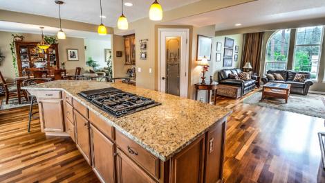 婚前說好了！婚後老公反悔「叫老婆拿頭期款買房」　網大罵渣男