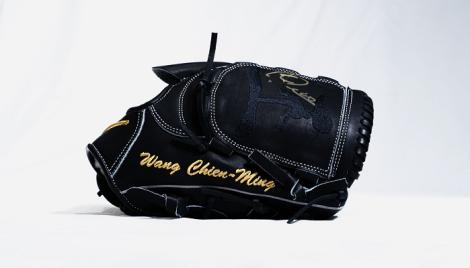 王建民攜手22名球星做公益！　實戰用品開放競標