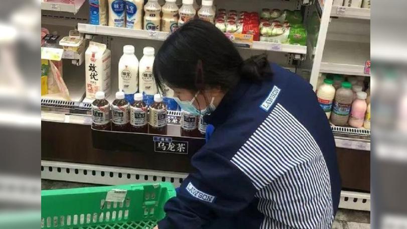 上海封城！她住便利商店23天…原因曝光　顧客跪求她回家