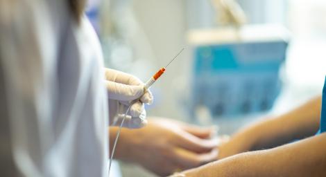 她臉發麻、牙痛「查不出病因」　耳鼻喉醫一看竟是乳癌