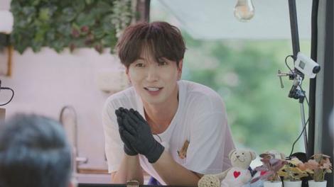 《廚師的迫降》奪金鐘人氣獎　利特成首位得獎韓星