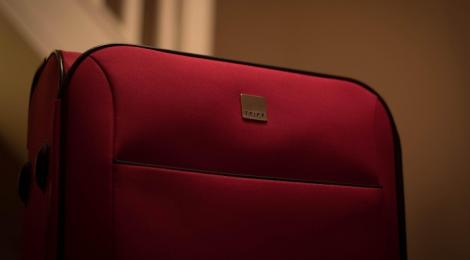 驚！路邊紅行李箱打開　竟是「無頭無腳女屍」…兇嫌抓到了