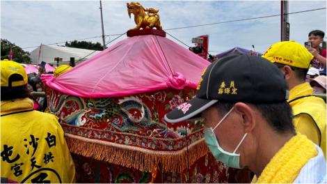 白沙屯拱天宮媽祖超跑　「為何是粉紅色？」