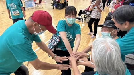87歲長青志工領軍出賽　仁愛之家銀髮戰隊勇闖「地板滾球挑戰賽」