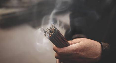 公公堅持「掃墓這樣做」才孝順　網全搖頭：真的累