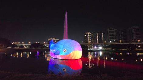 「粉嘻鯨」現蹤新北大都會公園　打造春日夢幻視覺饗宴