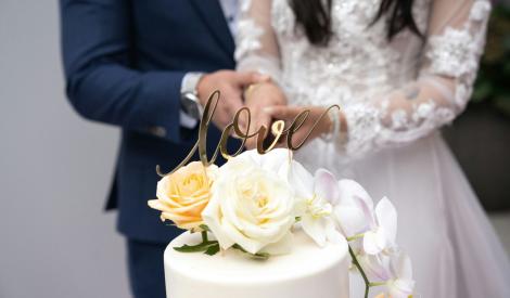 新婚賀禮收到「性愛秘笈」 竟是婆婆親自錄音！