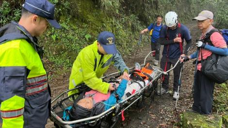 7旬翁登特富野古道「身體癱軟」　警消合力急送醫