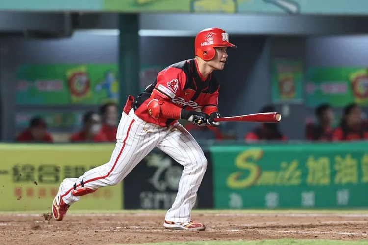 李凱威有望成為億元男！　味全龍公布調薪結果「三將遭減薪」