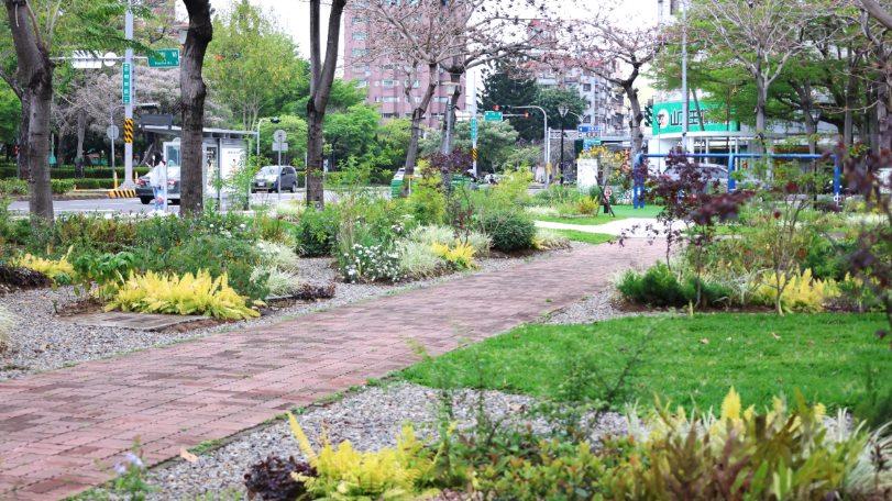 花之道！台中「忠明園道」綻放花園新貌