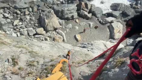 女子在花蓮象鼻隧道被海浪捲走！消防救起時已OHCA