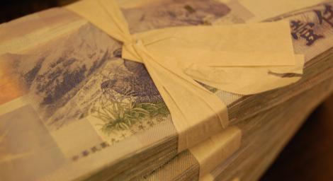 她沒買車房「月收20萬」！卻嘆存不到錢　網細看開銷傻眼