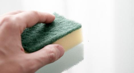 幾乎都用錯！菜瓜布「黃色海綿」非刷洗用　官方曝真正用途