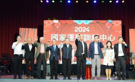 國訓尾牙熱鬧登場迎龍年　郭婞淳加碼現場超嗨