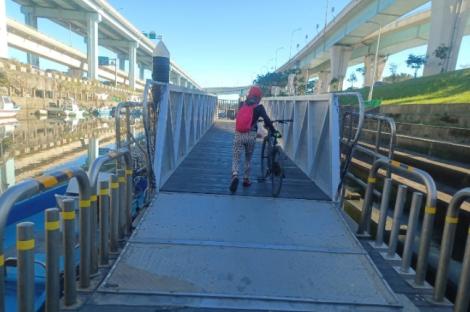 八里區台北港浮動橋自行車道修復開放　環島通行好便利