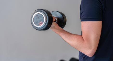 連吃半個月蛋白粉！他全身無力　送醫竟是肝衰竭