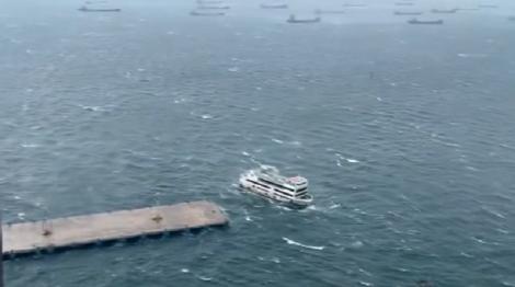 薇帕颱風吹走一艘高級郵輪！　差點撞碼頭…驚險畫面曝光