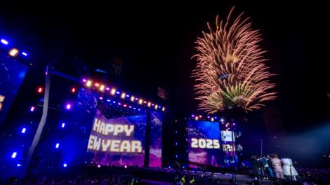 網紅跨年吃壽司！竟被「這樣對待」　崩潰：單身沒人權