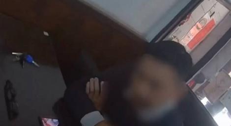 吃個麵覺得被插隊！新北莽男「掏斧頭砍人」...客人傷勢曝光