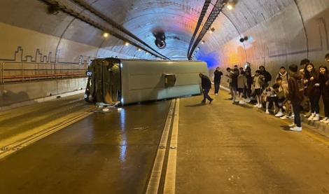 康橋校車翻覆！公路局揪「外包公司未對司機做教育訓練」　開罰2萬、扣牌1個月