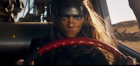 《瘋狂麥斯》前傳《芙莉歐莎》角色換人演　莎莉賽隆心碎了