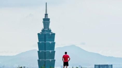 全程轉播！他將挑戰徒手爬101　最怕遇到這情況、Netflix有準備