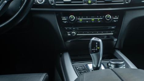 天外飛來死貓！衝破擋風玻璃「臟器外露」畫面血腥　兇手找到了