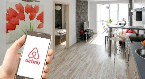 別人的老闆！Airbnb宣布「永久居家辦公」：在度假勝地上班吧！