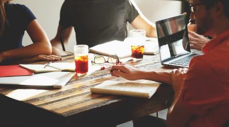 丟下一句話出國爽跨年！　同事回公司後「自覺遭到戰力外」