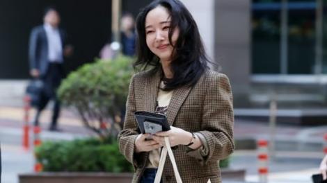 閔熙珍出庭否認操縱NewJeans解約　表示：一點好處都沒有