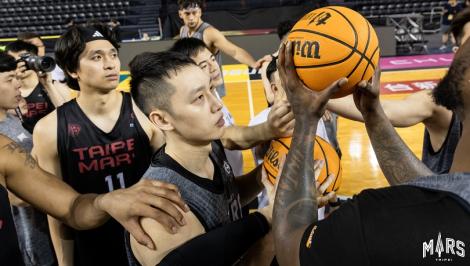 職籃大巨蛋首戰明天登場！　林宜輝自信：準備下起三分雨了