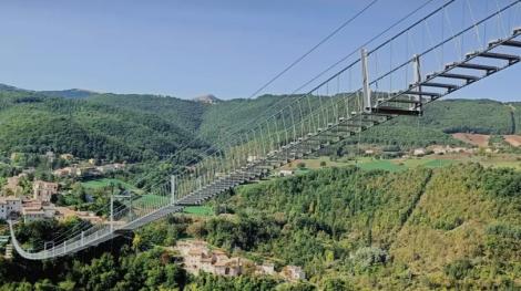 挑戰膽量極限！ 歐洲最高吊橋45分鐘才走得完