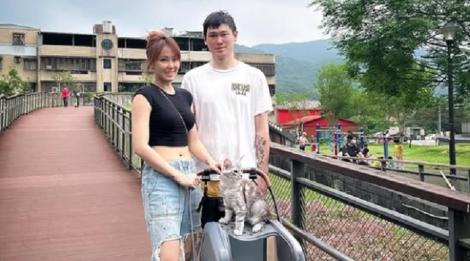 劉雨柔挺孕肚無預警遭摸　她認了：有一種被侵犯的感覺