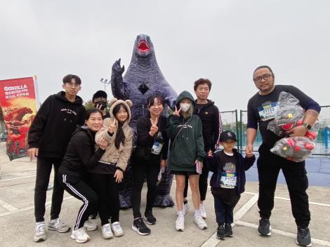 超霸氣「哥吉拉路跑」 1.2萬跑者湧入台中中央球場