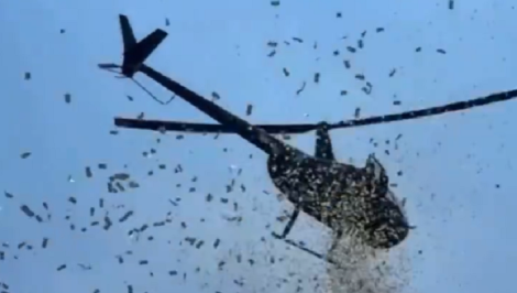 下雨了？一張張紙鈔從天而降　背後竟藏感人故事