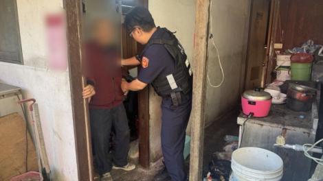 獨居老翁隧道跌倒驚魂！　警員即時救援