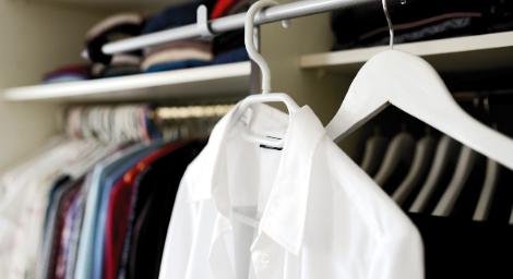 濕氣重他怨「衣服曬到臭」超崩潰　內行揭妙招