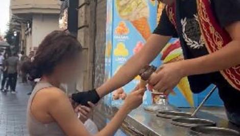 店員玩火！「土耳其冰淇淋」塞女客乳溝　小店下場慘到不行