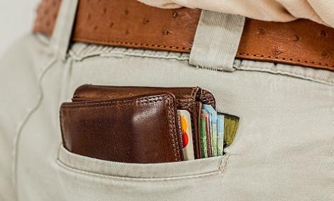 每天都發性感照！2萬粉網紅「吵男友給東給西」　他不忍了：分手